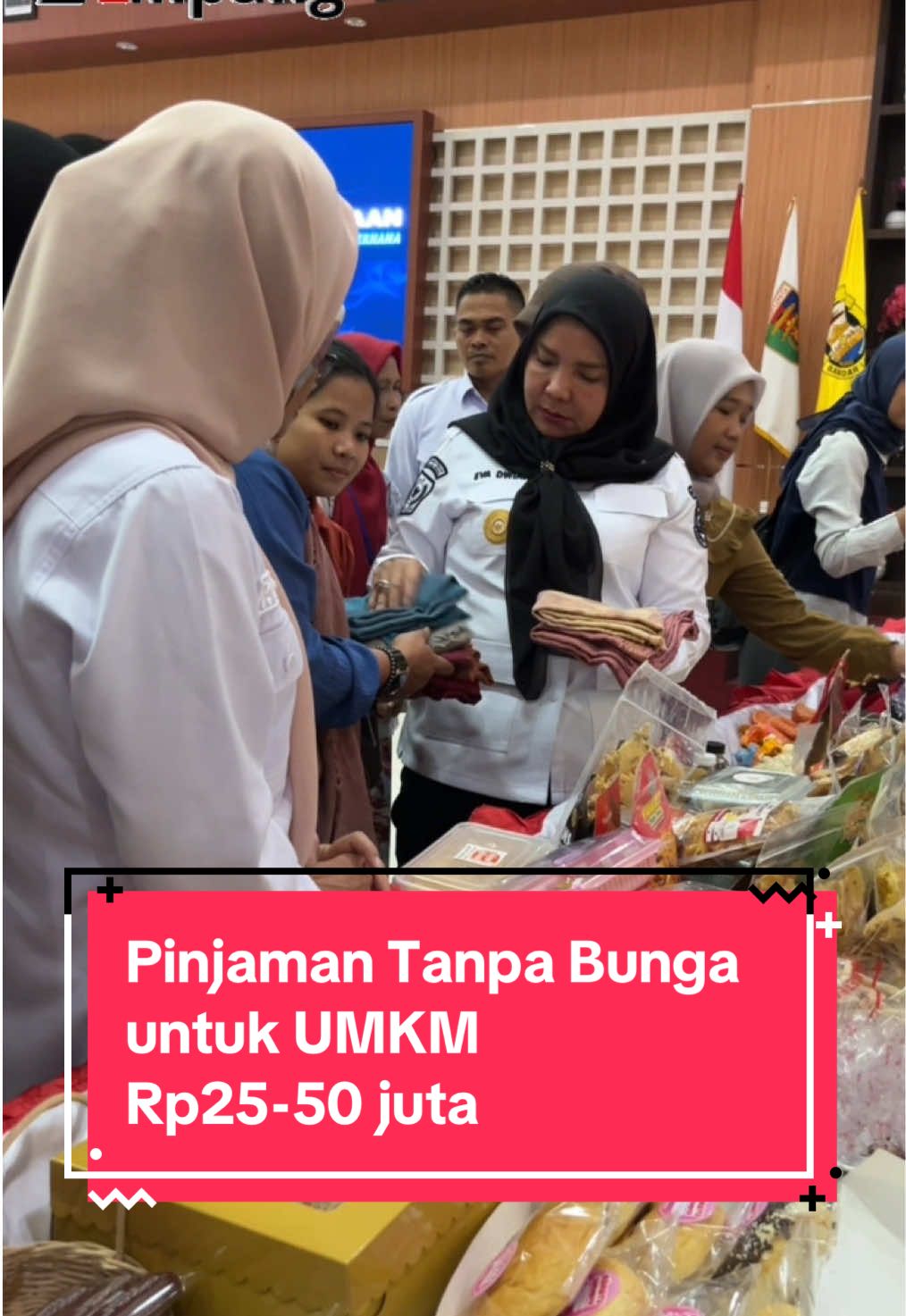 Wali Kota Bandar Lampung Eva Dwiana ingatkan adanya bantuan pinjaman tanpa bunga khusus pelaku UMKM.  Pinjaman bisa dilakukan dengan nominal Rp25-50 juta. “Jangan ragu, bunganya Pemkot yang bayar,” katanya.  #bandarlampung #news #bandarlampungnews #umkm 