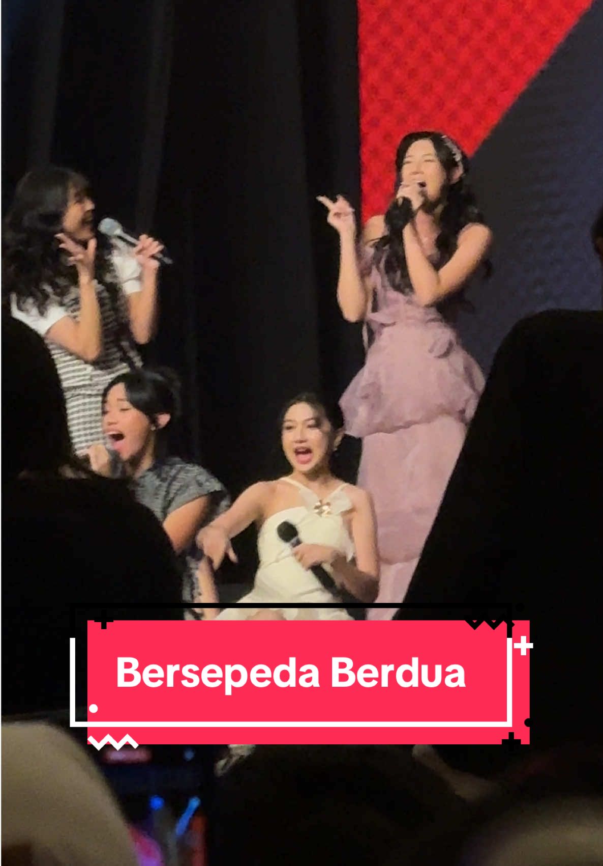 @indira putri focus cam - Bersepeda Berdua (Futari Nori no Jitensha) #allintourjkt48 #surabaya #2025 #jkt48 #indiraputriseruni #indirajkt48 #indiraise #jkt48newera #onieljkt48 #anindyajkt48 