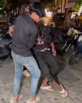 ម្នាក់ទល់៣០នាក់ ជឿរសិនទៅ…?