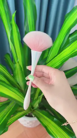 Một chiếc chổi phủi bụi nail xinh iu#phukiennail #hottren #lamnailxinh #xuhuong #lamnailtainha #choiphuibuinail 