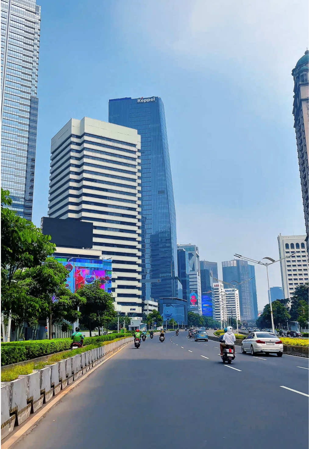 Jakarta siang hari  • • • #jakarta #jakartaselatan #cityview #dewa19 #xybca #fypage #vibes 