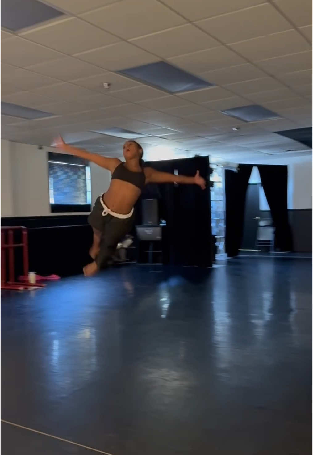 “home with you” LOVED this combo definitely a push but a good one🤍 🧠: @maia  📍: The Rage Dance Complex  #dancer #xyzbca #dance #views #fyp #maiabliudnikas 