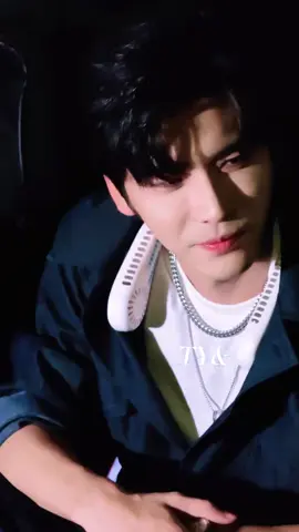 Wangyiran Chengdu dialect is so funny hahaha, his small mouth is really good at talking, it makes me laugh so hard.🤣🤣🤣 #王奕然 #wangyiran #shortdramachinese 