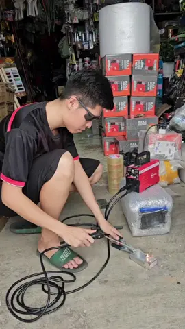 - Cỡ 20cm thôi mà hàn cỡ đó