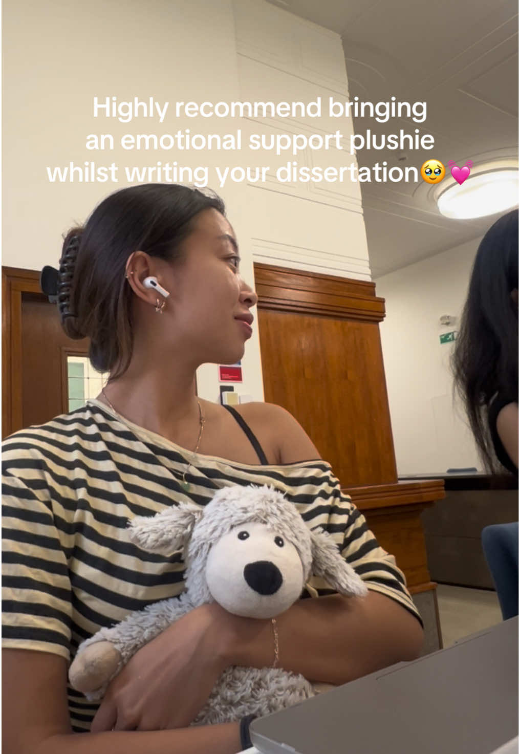 Trust me this was the therapy I needed 😭 had it on my lap the whole day in the library ✨💓 #internationalstudent #mastersstudent #warmies #jellycat #studentlife #dissertation #unilife 