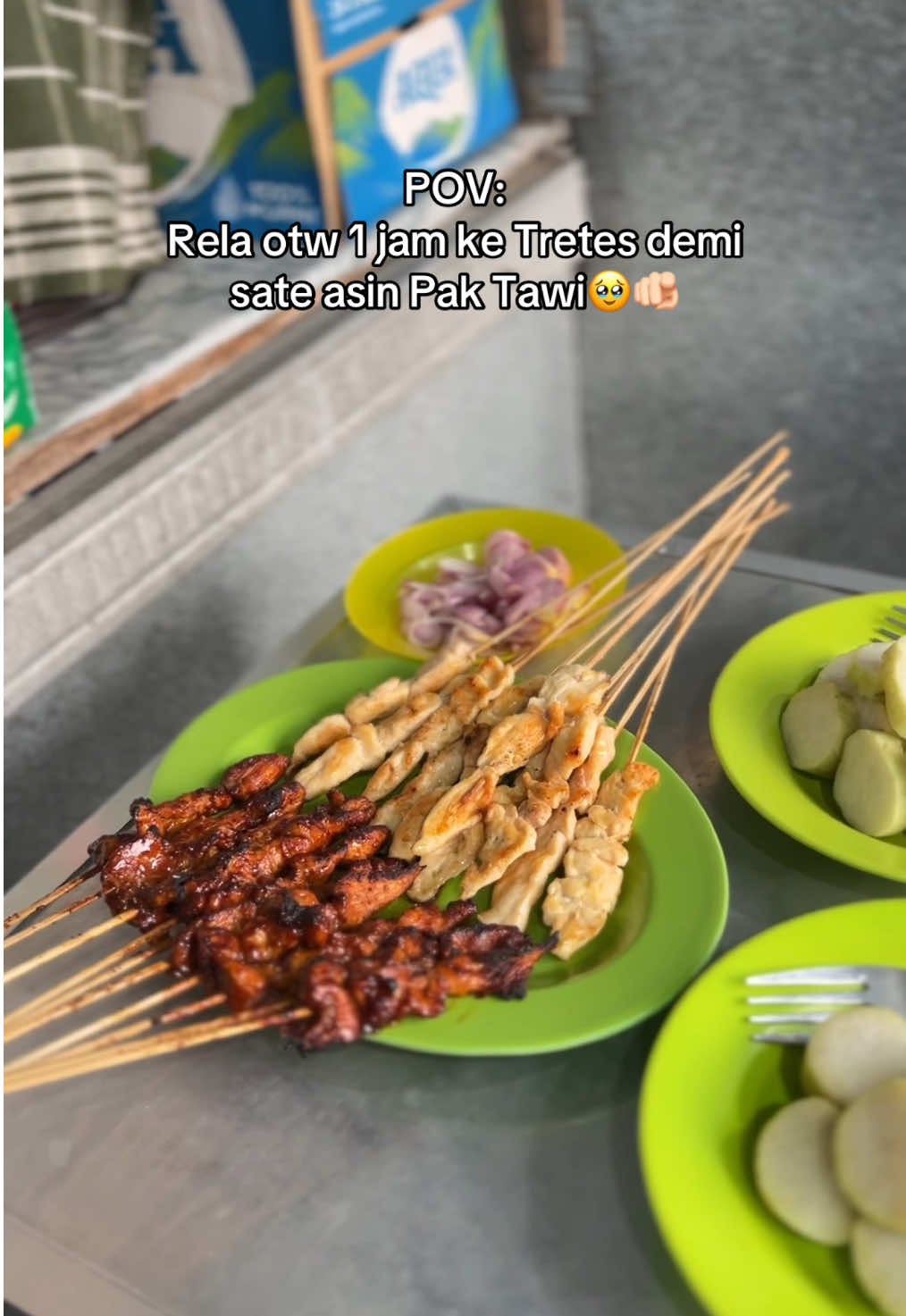 When your love language is road trip for food🥹🫰🏻  Akhirnya setelah terakhir nyamperin tutup, kesini lagi dateng sorean masih dapetttt!!😆🙌🏻 #satepaktawi #paktawitretes #sateasinpaktawi #kulinertretes #kulinertiktok #satepaktawitretes #placetovisit #serunyaditiktok #promoseruweekend 