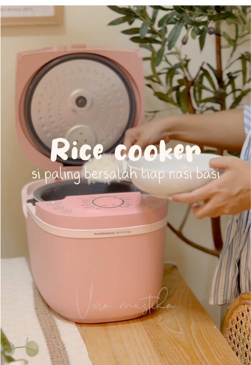 Replying to @Indrilia 12 Akhirnya nemu ricecooker yang beneran terbukti bikin nasi gak basah dan gak basi sampe 2 hari! Yuk, mending pake ricecooker Philips aja!🤩 @Philips Home Appliances  #ricecooker #philipsricecooker #nobasahnobasi 