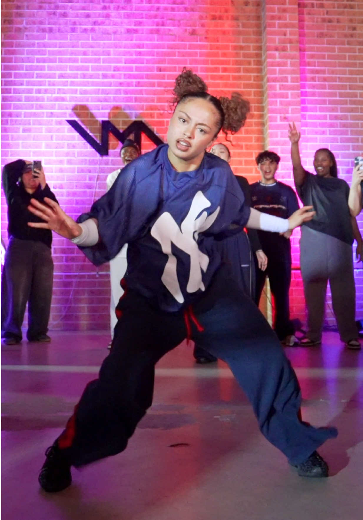 What a night having @Boo in the studio for the first time for a SOLD OUT class 🔥 Thank you for sharing in our space and to everyone who come through 🙌🏼 #imidance #dance #danceclass #AGsquad #wswf3 
