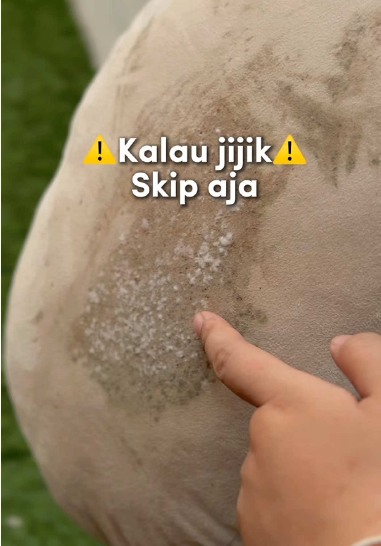 Membalas @fransiska Kalau jijik skip aja video ini #wiselieclothstainremover #pembersihnodabaju #merdekabelilokal #merdekacreatorchallenge #wiselieindonesia 
