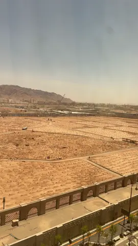 Jannatul-Baqīʿ (bahasa Arab: ٱلْبَقِيْع) adalah tempat pemakaman umum Islam pertama di Madinah, wilayah Hijaz, sekarang Arab Saudi. Terletak di sebelah timur-tenggara Masjid Nabawi, di tempat tersebut dimakamkan para keluarga dan sahabat Nabi Islam, Muhammad, serta para tabiin dan tabiuttabiin. flashback moment Haji 2025, menginap di hotel sebelah Jannatul Baqi  #madinah #haji 