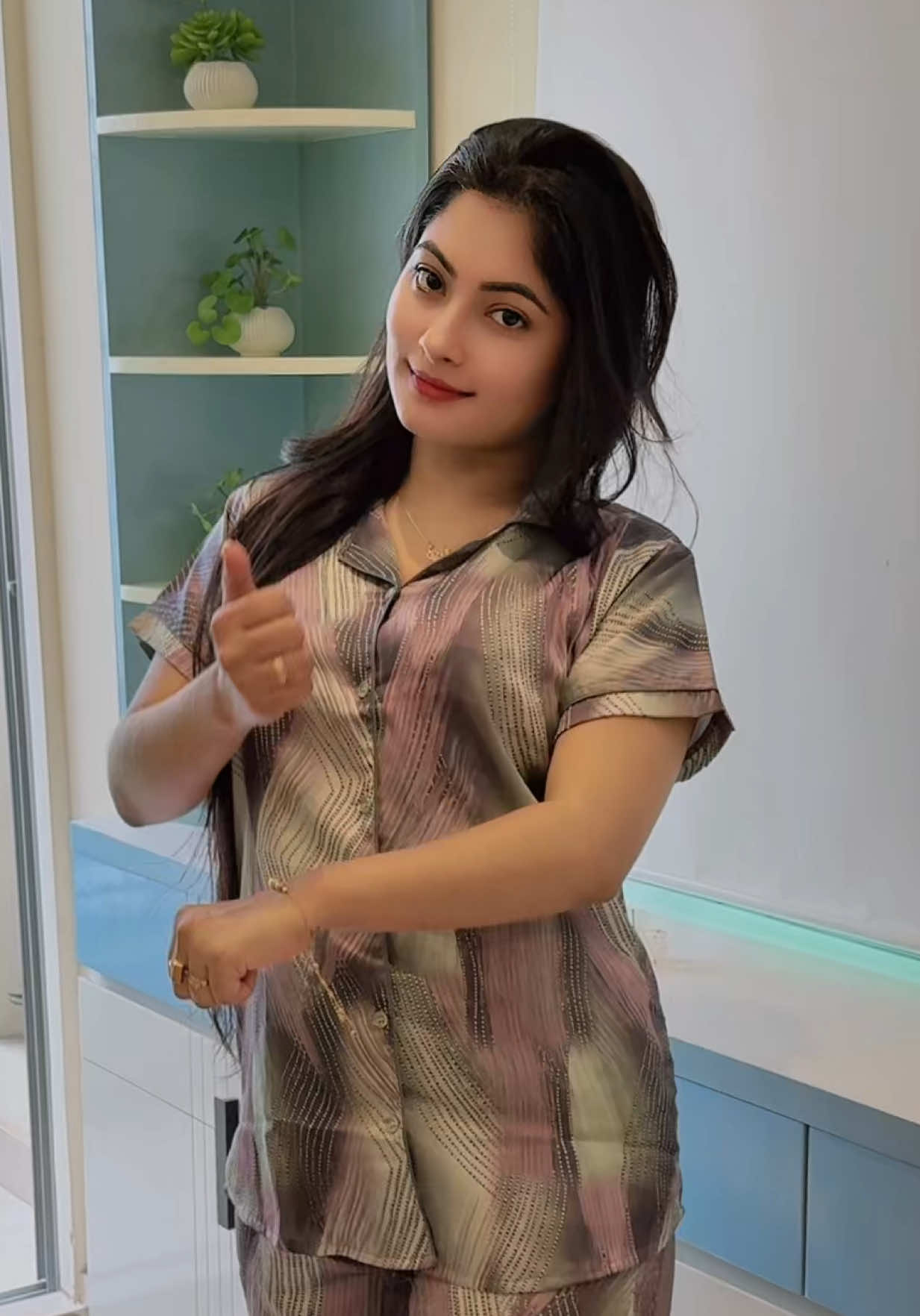 Cute nd hot? Konta ami?🤪comment e janaw…🥰#elizastella 