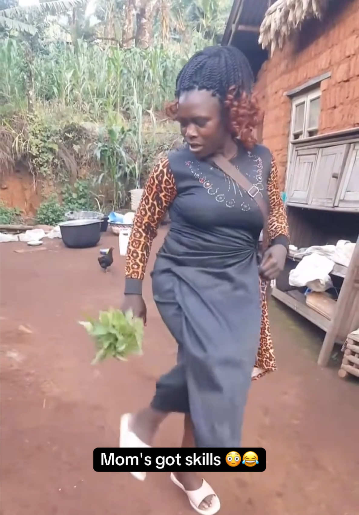 She did it in sliders and even switched feet 😂👏 @Lily🖤 @Rosiness #footballtiktok #sportstiktok #funnytiktok #skills 