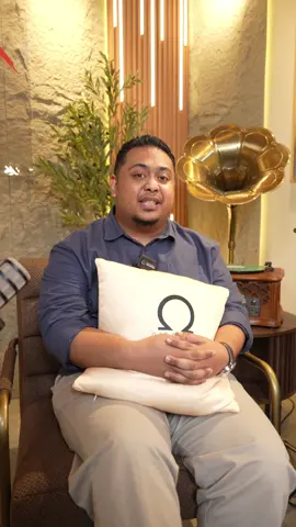 “Korang dah saksikan episod minggu lepas? 🔥 Seorang peguam tampil membongkar kisah misteri yang selama ni tersembunyi… 😱 Apa yang dia dedahkan buat kita semua terdiam! 😨 Saksikan sekarang di Podcast Disebalik Misteri di YouTube Alha Alfa! 📺👻”