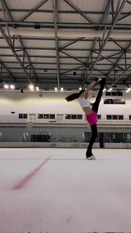 Sorry for my inactivity 🙏🏻#icefigureskater #patinageartistique #iceskatingbeauty #foryoupage #pourtoi #spinbeauty #spin 