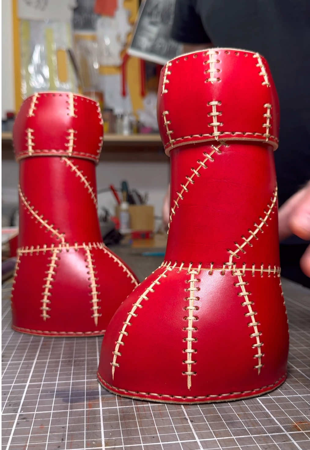 You guessed what it is? #leathercraft #leatherproduct #asmr #tools #DIY 