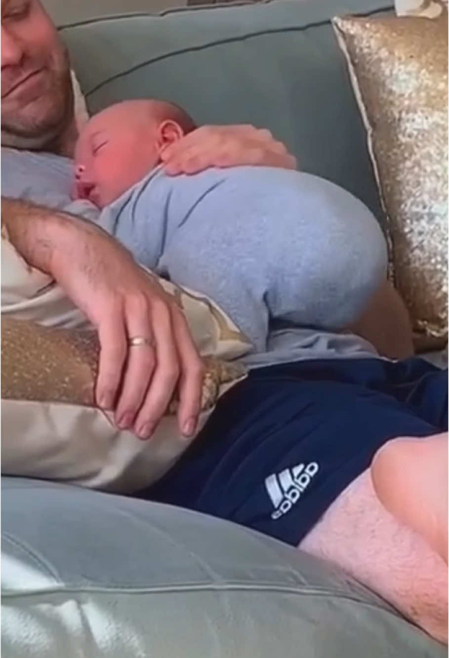 Funny Baby #baby #funny #cutebaby #twinbaby #funnyvideos #funnybaby #funnybabyvedios #funnymoments #foryou #funnytiktok #fyp #usa 