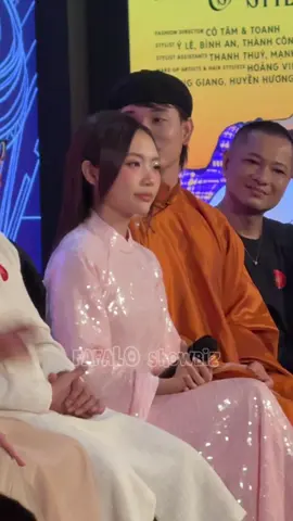 Phương Mỹ Chi khóc sưng mắt sau khi xem MV Made In Vietnam của DTAP 🥹 #phuongmychi #MadeInVietnam #TuHaoVietNam #VMAS #DTAP #viral #trending #TikTokGiaiTri #xuhuong #tiktokviral #videoviral #showbiz #fafaloshowbiz 