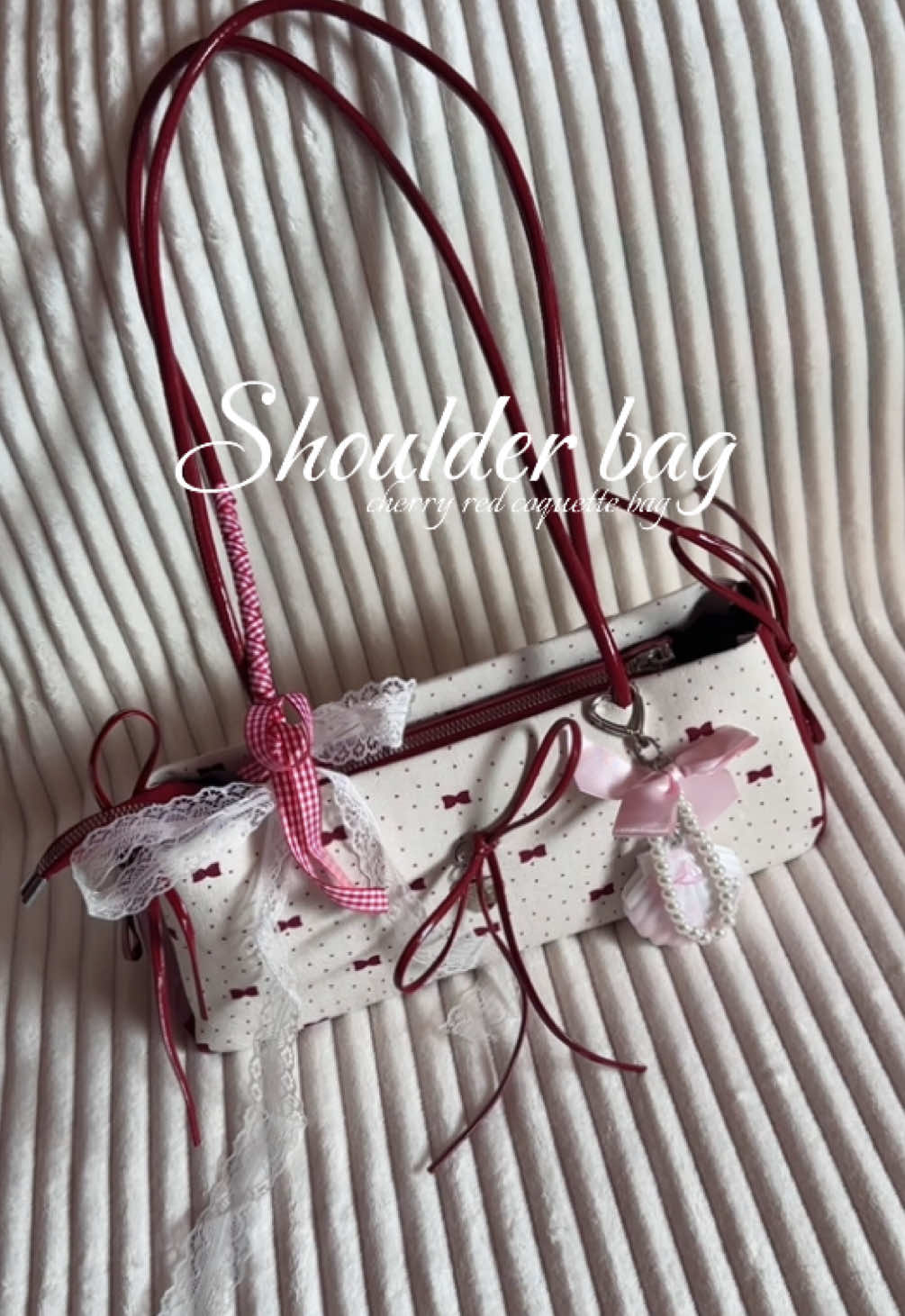 So inluvvv with my coquette bag 🎀👛 #shoulderbag #coquette #redbag #cutebag 