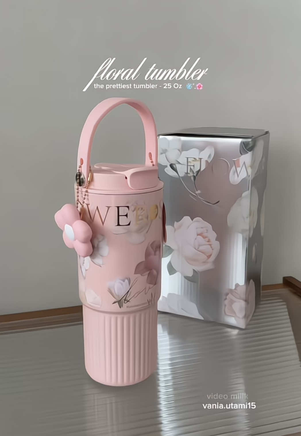 Flower pink tumbler 🌸🎀💕 #pinktumbler #tumbler #tumblersoftiktok #tumblermurah #fyp #botolminum 