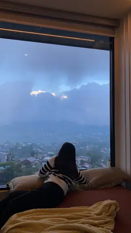 Just us, the fog, and the perfect view. Thank you @The Ledge Baguio City for the dreamiest escape #baguio #theledge #couplegoals #perfectview #baguiostaycation #baguiofoodtrip 