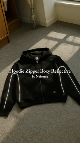 rekomendasi zipper hoodie reflektif yang bisa nyala dari brand Noisome #hoodie #hoodiereflektif #hoodiezip #zipperhoodie  #creatorsearchinsights 