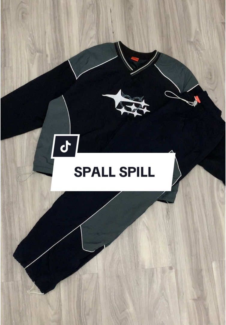 outfit kalcerr😛 #fyppp #outfitideas #outfitinspo #onesetmurah #tracksuit #skenaoutfit 