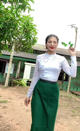 #tiktok 2025🤍💚#foryoupage #ခါစိန်မလေးမိနွေး #ဘာညာဘာညာပေါ့ ခေတ်စားနေလို့လုပ်ကျီတာ😁😁😁