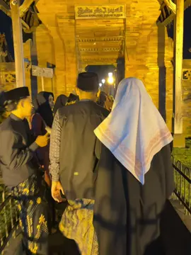 Isin2i 😭 #ziarah #ziarahwali #sunankudus #kudus #fyp  #kudus24jam #kuduspride 