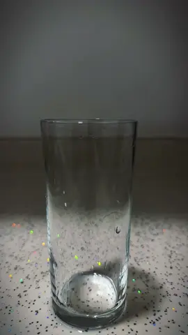 من دەخۆمەوە بۆ ئەوەی پێویست نەکات زۆر بڵێم، چونکە خەم و پەژارە لە هەموو دەربڕینێک قسەخۆشترە. لەناو پێکەکەدا، بێدەنگییەک هەیە کە دڵنەواییم دەدات، لە دڵیشدا دەنگێک کە ئازارم دەدات. من خۆشم نەدەویست بە بەتاڵی خواردنەوە بخۆمەوە، بەڵام ئاگرێکی شاراوە لە دڵمدا دەکوژێنێتەوە. پێکیک... پاشان ئاهێک، و حیکایەتێکی نوێی ئازار. #fyp #aj_drink #foryou #🥃 #tiktok #explore #kurdistan #tiktokviral #ouzo  