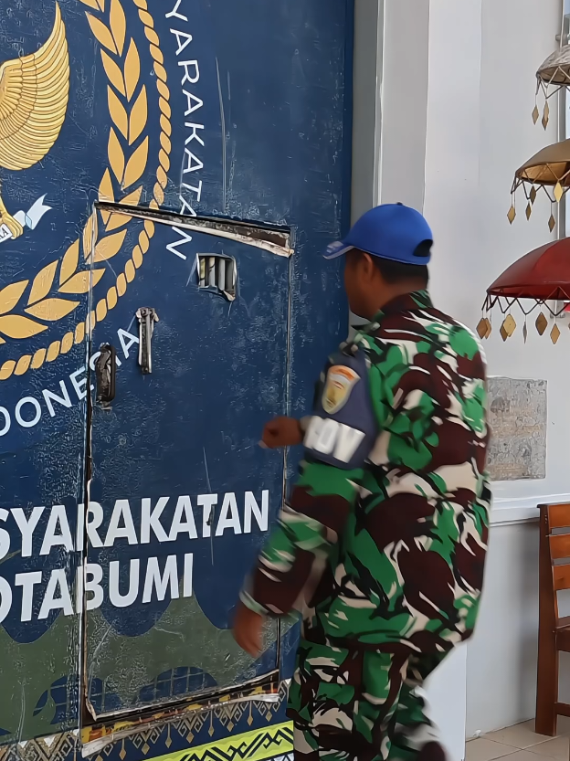 Menjadi petugas pemasyarakatan bukan cuma soal mengunci pintu dan mengawasi dari jauh. 🔐👀 Kami menjaga warga binaan bukan hanya dengan mata, tapi juga dengan hati. ❤️ Lapas Kotabumi dan KODIM 0412/LU Bersinergi 🤝  #ditjenpas #kemenimipas  #PetugasPemasyarakatan #pemasyarakatan  #lakobumterusberbenah 