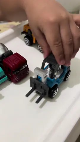 PERFECT TOYS FOR YOUR KIDS #constructiontrucks #excavators#heavyequipment #constructionlife #trucks #constructiontoyforkids #constructioncars #heavyvehicles #creatorsearchinsights 