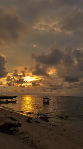 sunset+pantai+lagu timur#fyppalu #fypage #fyppp #4upage #palupride🏝️🔥 #palusulteng #sulawesitengah #pantaitanjungkarang #tanjungkarang #tanjungkarangdonggala ungkarang #xybca #pantaivibes #sunsetvibes 