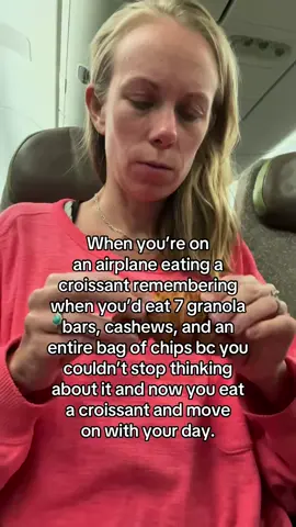 I get it. Here to help you stop binging and thinking about food all the time.  Head to the top of my page and DM me “masterclass” on IG.  #Foodfreedom #stopdieting #overeating #overeatingtips #mindfuleating 