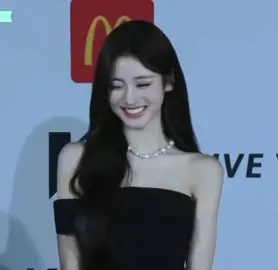 既にKポップ一の美しさですよね #Kファッション #kポップ #田中杏奈 #meovvanna #annameovv #meovv #ミヤオ #美人