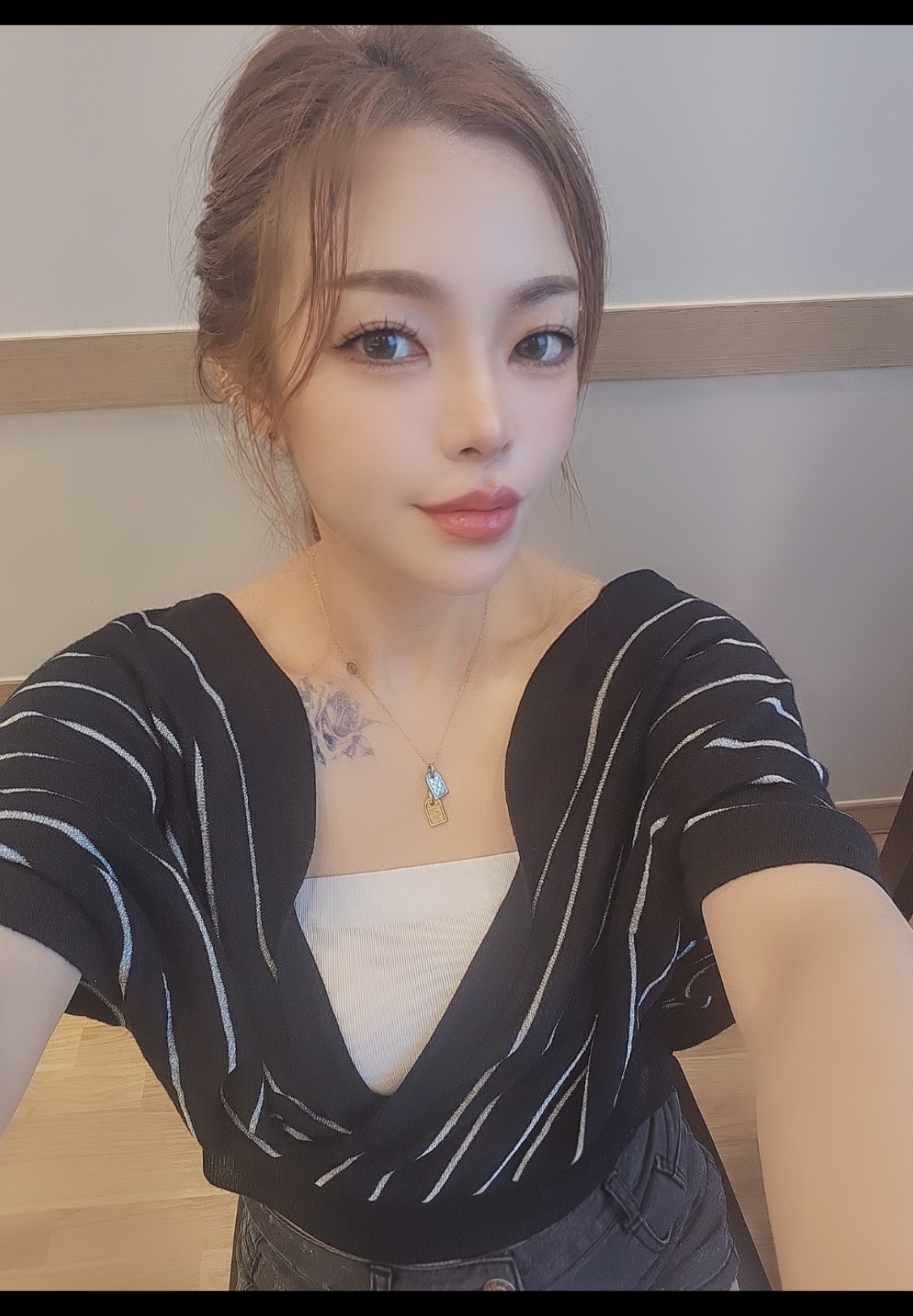 엄마랑 동생이랑 저녁 식사하러 왔어요🥰 저녁 식사 맛있게 하세요~🥰🥰 금요일 저녁 7시에 만나요🤗