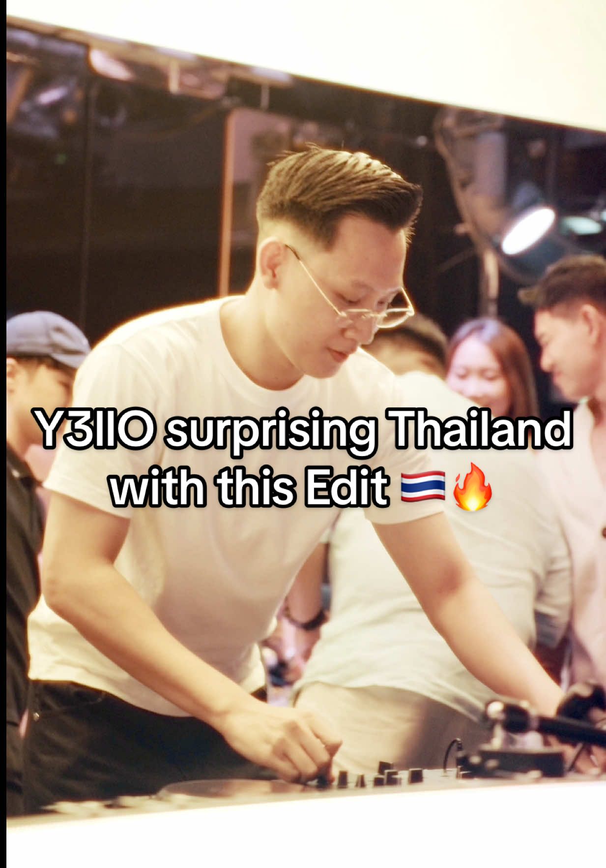 Surprise over Surprises during my set 🇹🇭🔥 #y3llo #thailand #bangkok #remix #edit #edm #edmtiktok #phuket #tomorrowland #edc #tomorrowlandthailand #edcthailand 