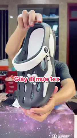 Mùa mưa thì đi đôi này là chân ái luôn ạ #manhgiay #depsuc #giaydimua 