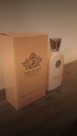 Perfume Árabe Delilah Maison Alhambra 100ml Eau de Parfum Feminino | Original.  O perfume tem uma fragrância floral marcante e agradável, ideal para várias ocasiões. A fragrância é intensa e duradoura, permanecendo no corpo por mais de 8 horas.  #CapCut 