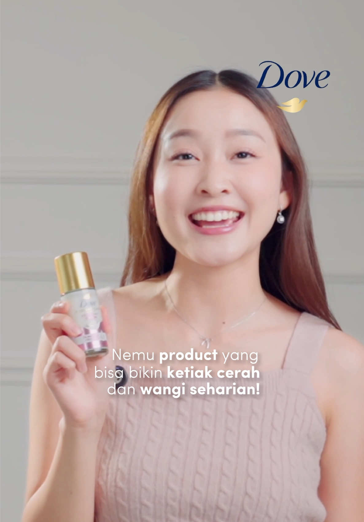 Kalo konten ini lewat di FYP kamu, tandanya kamu wajib upgrade deodorant kamu sih ke deodorant next level yang bisa bikin ketiak halus, cerah, wangi seharian You only need ✨Dove Deodorant Serum ✨  Apalagi sekarang ada promo, beli 3 Dove Deodorant Serum, Free Dove x Massicot Exclusive Pouch or Mirror. Buruan checkout sekarang deh!🫣🩷