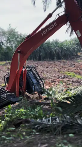 EX 06 #adelliagroup #chipingsawit #sinarmas #hitachi210 #hitachiexcavator 