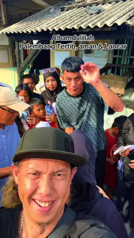 Berbagi bersama cs kito @rianarifin alhamdulillah kurang lebih 300 warga tersalurkan semua. Trimakasih Pihak Kecamatab, kelurahan, Pak RT, tokoh masyarakat, bhabinkamtibmas dan babinsa SU 1 dan semua panitia yg terlibat serta warga yg tertib #kelvinmarley #rianarifin #LIVEIncentiveProgram #LIVEStory #PaidPartnership 