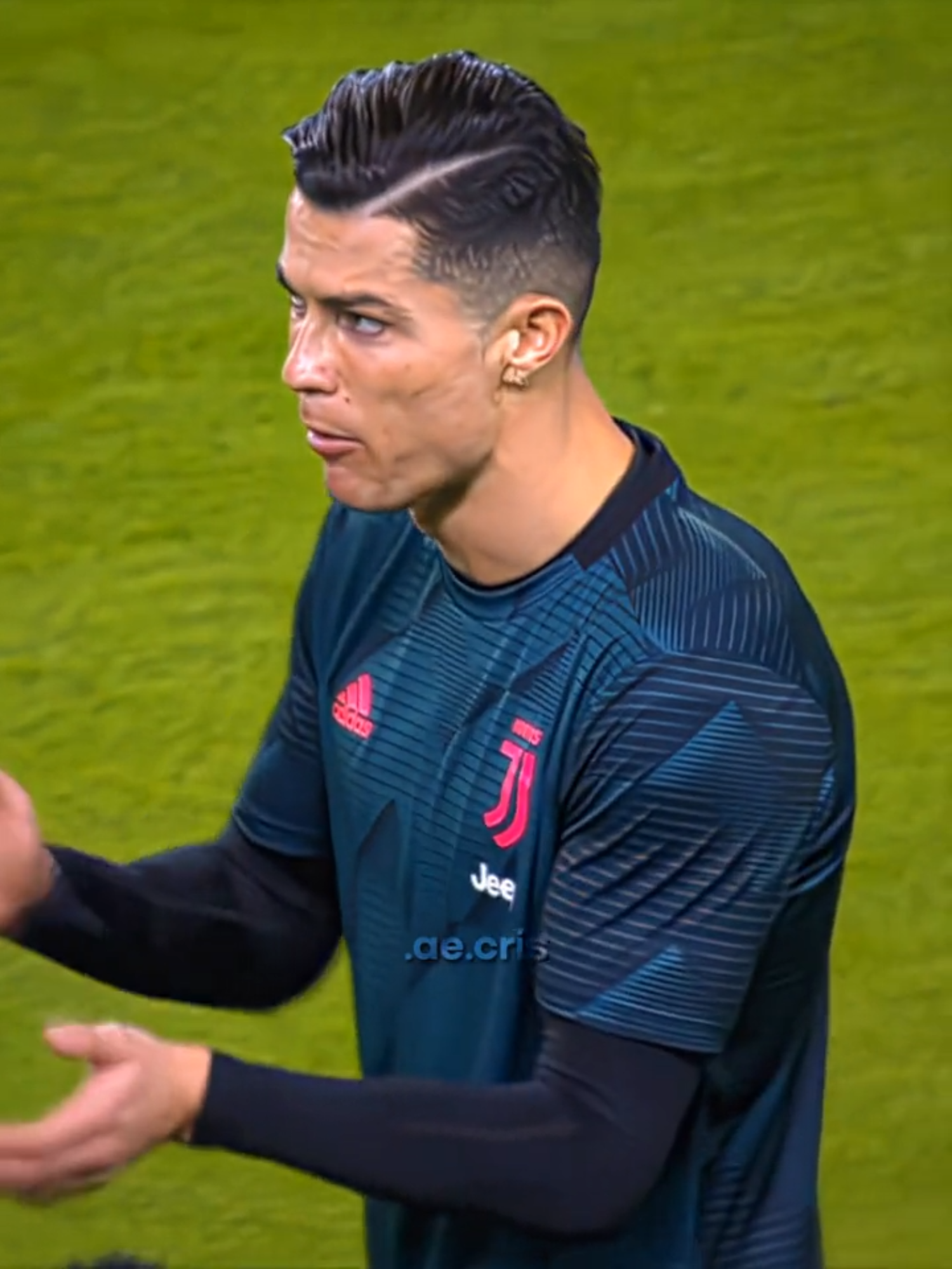 The quality bro😍 // DM FOR PROMOS // tags: #edit #haircut #ronaldo #portugal🇵🇹 #fyp #smoothedit #smooth #juventus ★ upload method ★ TG: @editing_news