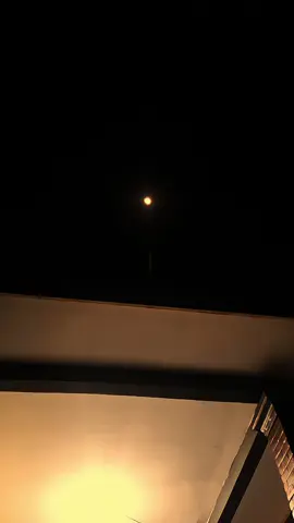 لو لم يكن هناك حب، ربما الشوق لن يكون موجودا. Jika bukan karena cinta, Mungkin rindu tidak akan ada.  #rindurosulullah #🤍 