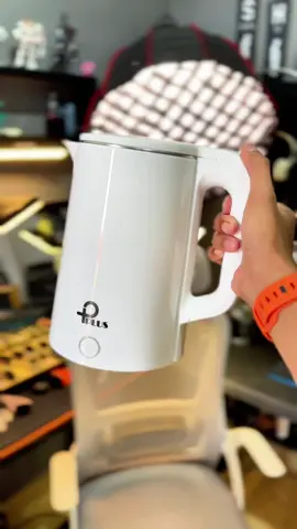 Penasaran dengan Teko Listrik 600W PPLUS? Genggamannya adem karena dua lapis anti panas, kapasitas 2.3L, stainless anti karat ini lebih dari sekadar ketel biasa!#TekoListrik600W #PPLUSIndonesia #tekostainlesssteell #AntiKaratan #DayaHemat #teko2liter #KettleDapur #PemanasAirListrik #HomeGadget #TehKopiCepat