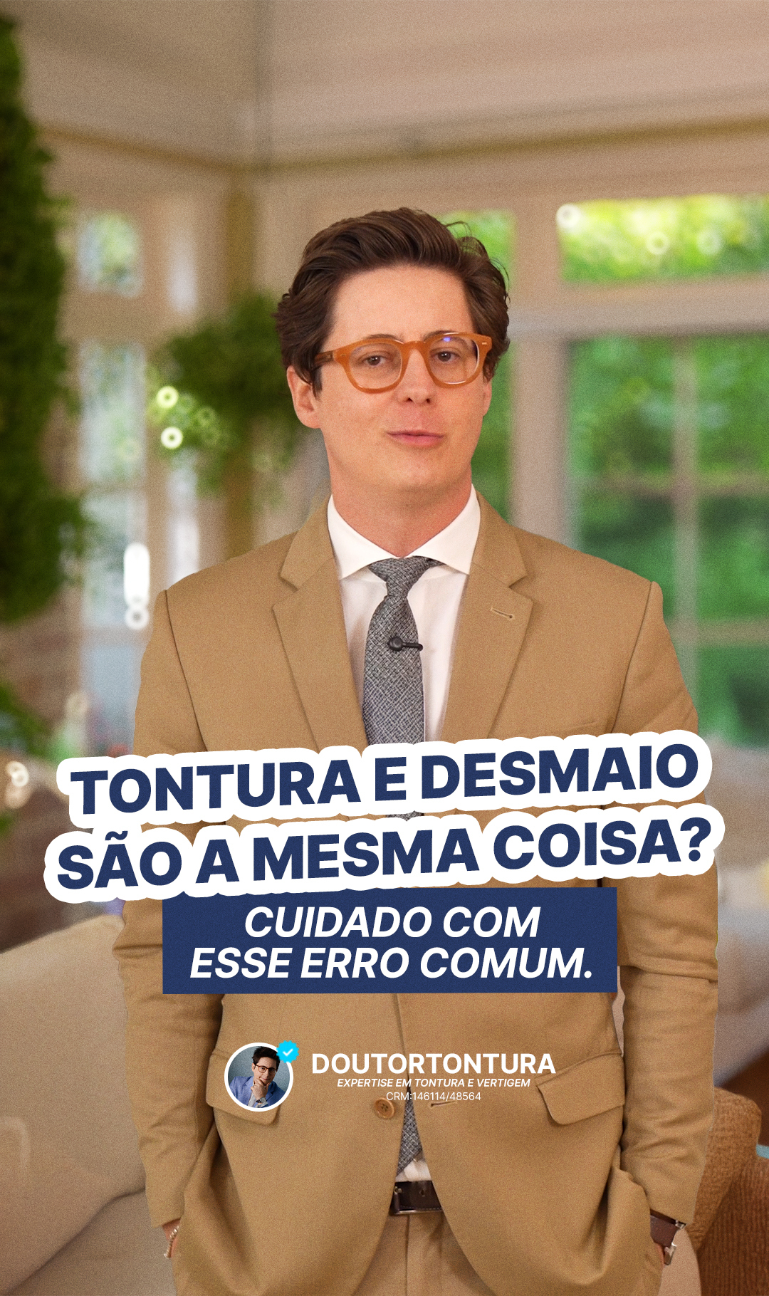 Você já ouviu alguém dizer que desmaiou por causa da labirintite? Apesar de serem parecidos, desmaio e tontura são sintomas diferentes e têm causas diferentes. O desmaio, que na medicina é chamado de síncope, é a perda de consciência súbita. Já a tontura ou vertigem, comum nos quadros de labirintite, dá a sensação de tudo girar ou de mal-estar, mas normalmente sem perda de consciência. Em casos mais raros, a tontura intensa pode até provocar um desmaio, por queda brusca de pressão. Mas não são a mesma coisa. Saber essa diferença é essencial para buscar o tratamento certo. Se você já passou por algo assim, me conta aqui. Deixa de ser tonto e me segue para saber mais sobre tontura. Saulo Nardy Nader | Neurologista | CRM: 146114/48564
