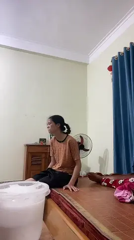 Con cũng không hiểu nổi chuyện gì đang sẩy ra với con nữa bố ơi 🥹 