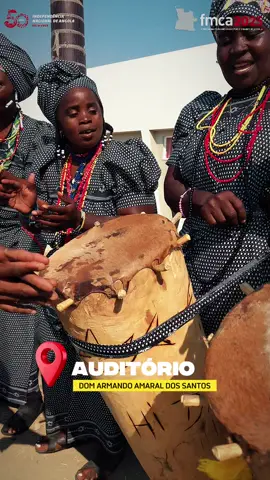 Enquanto decorrem as I Jornadas Técnicas e Científicas sobre o Desenvolvimento Local, tenho acompanhado de perto os momentos mais marcantes desta importante actividade. Antes mesmo da abertura oficial, participei numa saudação tradicional conduzida pelo Grupo Cultural 