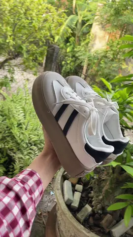 Giày nữ thể thao phối màu  #xuhuongtiktok2025 #sandalnu #sandalxinh #depsandal #giaynu #giaydep #giayxinh #sandalquaingang #depcaogot #depxinh#depsuc#depsandalnu #xuhuong #muataitiktok #tiktokshop #trending #fly  