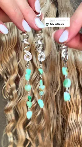 Réponse à @f0xy827 The silver charms are now available 💿🪩🩶 taoreethnic.com 🦋 (link to shop in bio)  Les charms 🐚 sont assemblés à la main ⚒️ en acier inoxydable 🔗  Thank you for supporting my small business! ❤️ #haircharms #crystalaccessories #hairjewelry #beadedjewelry #hairstyle #naturalgemstones #charms #gemstonejewelry 