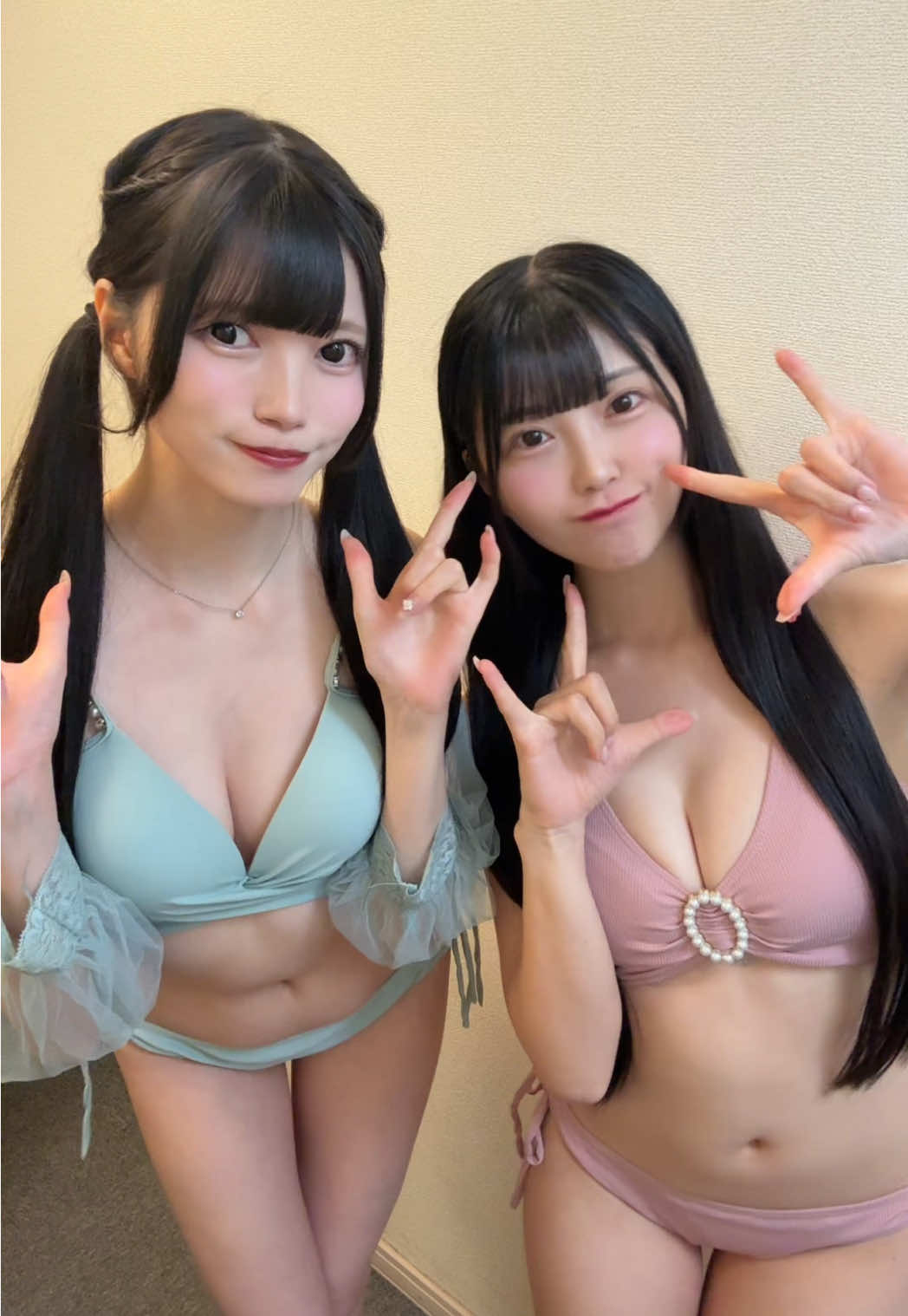 お姉さんたちとどこ行きたい？♡ 右@りんちゃん  左@石油王と繋がりたい 